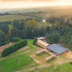 Domaine De La Vitarelle Glamping Villaniere