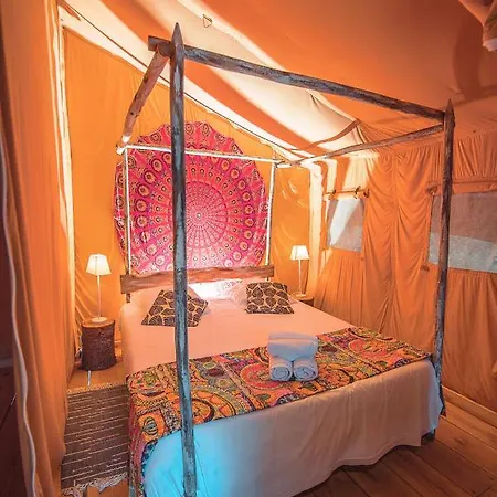 Domaine De La Vitarelle Glamping خيمة فخمة 3*