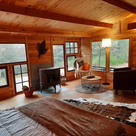 Luxusní stan Domaine De La Vitarelle Glamping 3*