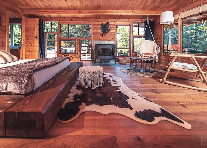 Luxury tent Domaine De La Vitarelle Glamping Villaniere